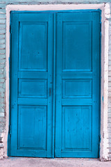 Obraz na płótnie Canvas Zamknięte drzwi drewniane