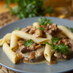 kurki makaron kurka polędwica penne pietruszka śmietana wino  © JoannaTkaczuk