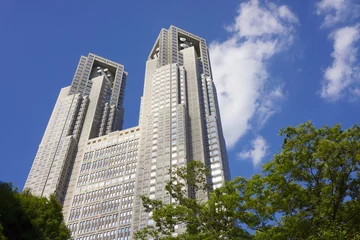 Rolgordijnen Tokyo Metropolitan Government Office Blue Sky en Green Tokyo Metropolitan Government Office © oka