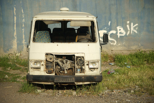 Minivan car wreck in the front view
