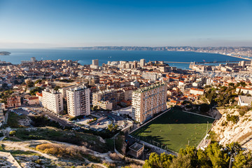 Fototapeta na wymiar Widok z lotu ptaka Marsylii miasta i portu, Francja