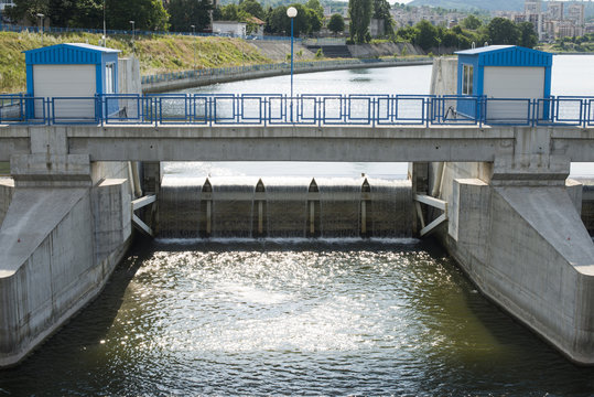 Hydroelectric power station © Deyan Georgiev