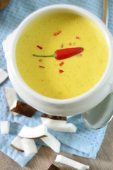 Suppe mit Cocos,Curry und Chili