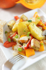 Kürbis-Tofu-Pfanne mit Kartoffeln