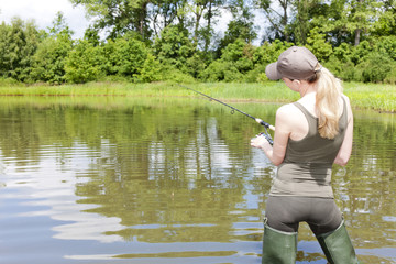 Fototapeta na wymiar woman fishing in pond