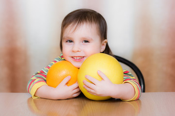 Fototapeta premium Happy Kid with pomelo