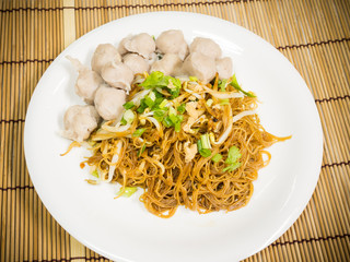 noodle and meatballs