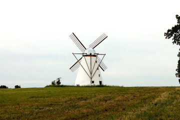 Fototapeta na wymiar Windy mill