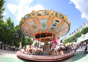 パリのメリーゴーランド