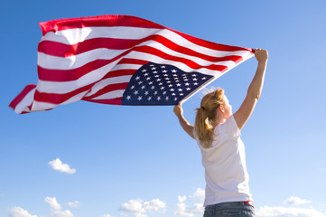 Frau mit USA-Fahne