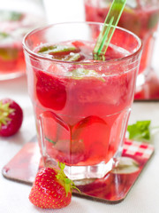 Fototapeta na wymiar strawberry mojito or lemonade