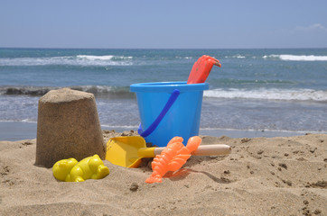 Spielzeug an einem Strand