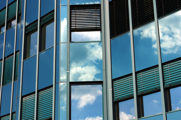 Spiegelverglastes Bürogebäude