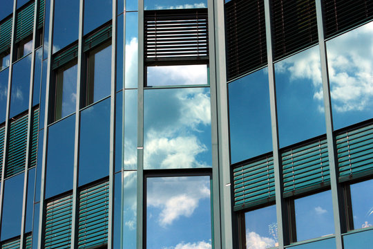 Spiegelverglastes B&uuml;rogeb&auml;ude