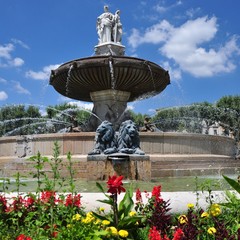 AIX-EN-PROVENCE : Fontaine de la Rotonde