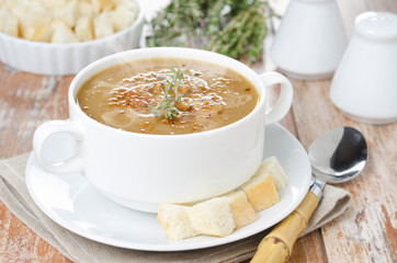 Mushroom cream soup with croutons and thyme