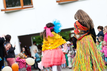 Kostüne von hinten