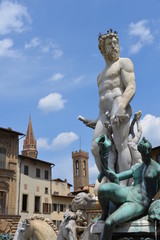 Fototapeta na wymiar Statues in center of Florence