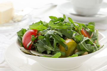 Salad with ruccola and tomatoes.