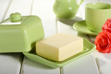 burro su tavolo per colazione