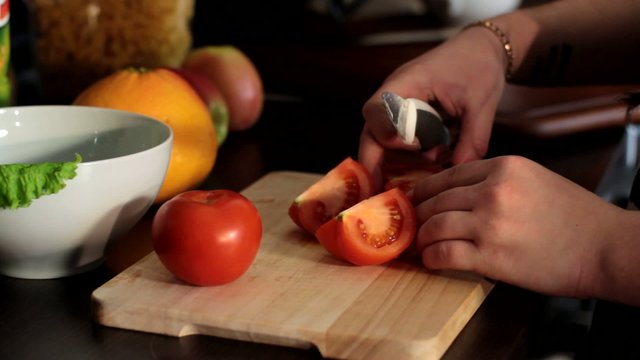 Making salad with tomatoes
