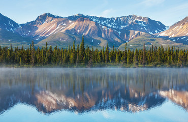 Fototapeta na wymiar Jezioro na Alasce