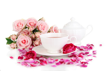 Obraz na płótnie Canvas Rose tea isolated on white
