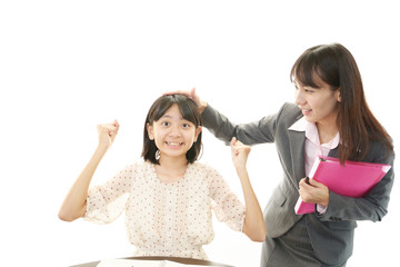笑顔の女の子と女性教師