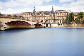 Fototapeta na wymiar Le Louvre - Paryż