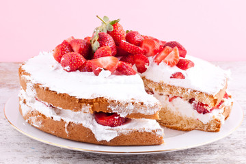 strawberry cream cake