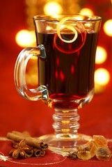 Mulled wine with lemon peel and spices