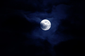 Obraz na płótnie Canvas full moon big moon