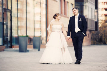 Naklejka premium Happy bride and groom