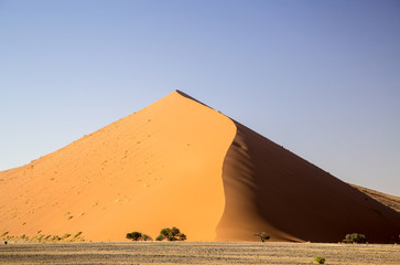 Fototapeta na wymiar Huge red desert dune