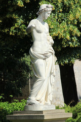Frauenstatuen – Venus von Arles