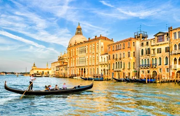 Fotobehang Gondel op het Canal Grande in Venetië, Italië © Mapics