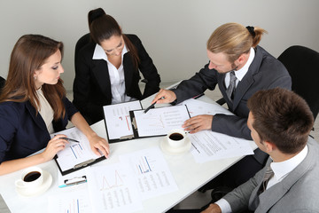 Fototapeta premium Group of business people having meeting together