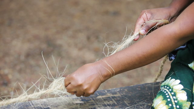 Ancient technique for making rope from coconut fibers