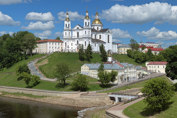 Fototapeta na wymiar Katedra Wniebowzięcia NMP w Witebsku na Białorusi