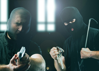 Masked thieves