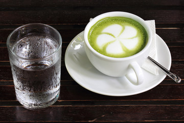 Green tae Lattee with water