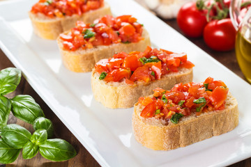 Bruschetta with tomatoes - Bruschetta mit frischen Tomaten