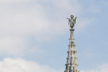 Obraz premium Das Münchner Kindl auf dem neuen Rathaus in München