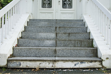 stairway to front entrance