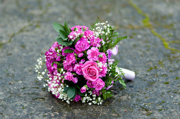 Obraz na płótnie Canvas Wedding bouquet of purple flowers