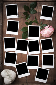 Polaroid, Fotorahmen auf Holz mit Rose und Herz