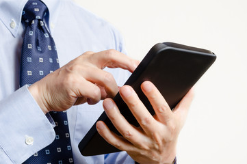 ビジネスマンとタブレット