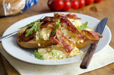 Bagels with bacon and eggs