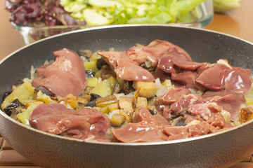 raw chicken liver with vegetables