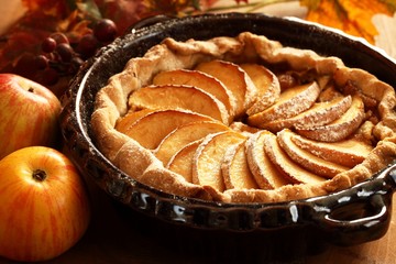 Arrangement of home-made apple pie and apples.